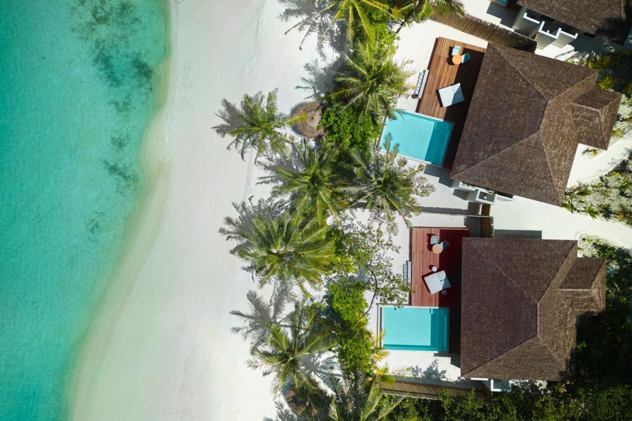 Villa con piscina junto a la playa